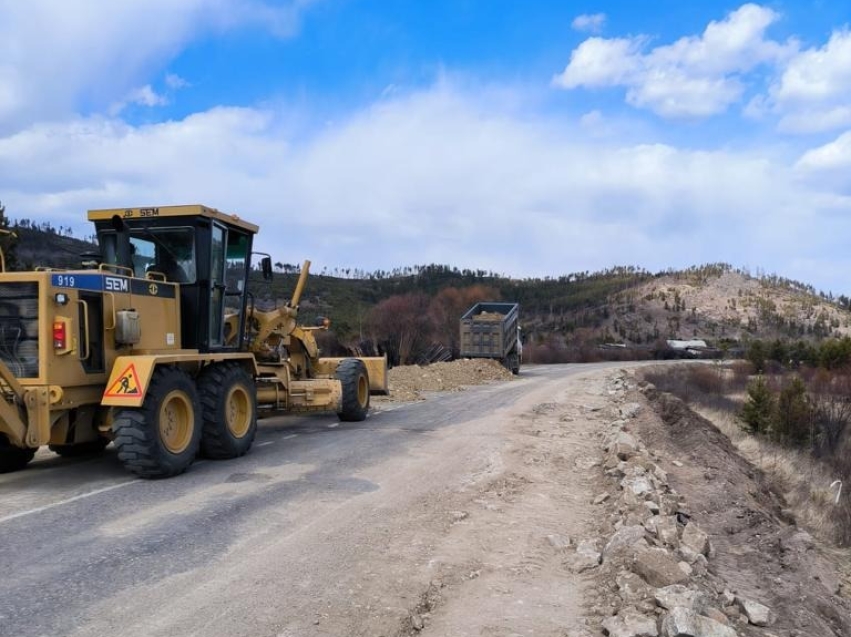 Транспортная доступность Хилокского района улучшится: Дорожные специалисты ремонтируют региональную трассу